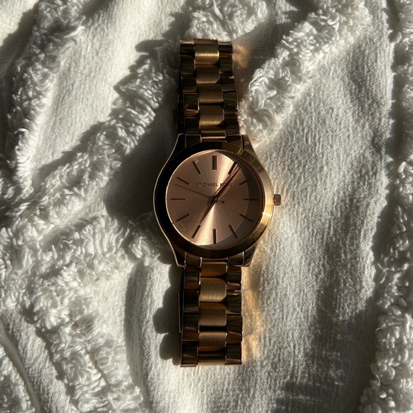Michael Kors Rose Gold Watch - Picture 3 of 8
